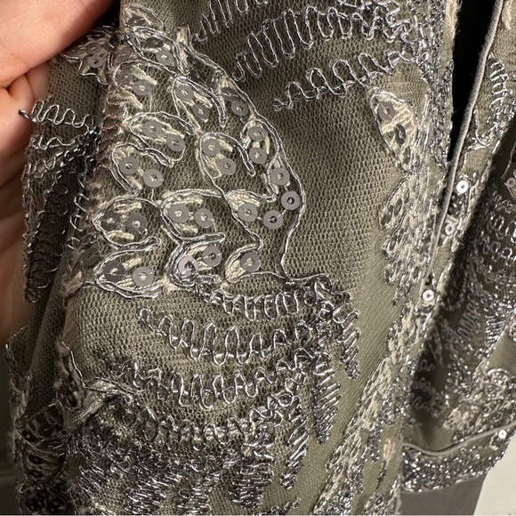 Tadashi Shoji knee length dress, silver, heavily embellished on top, sz 4 - Picture 3 of 13